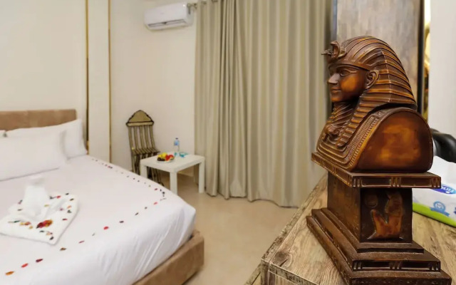 Taj pyramids view inn