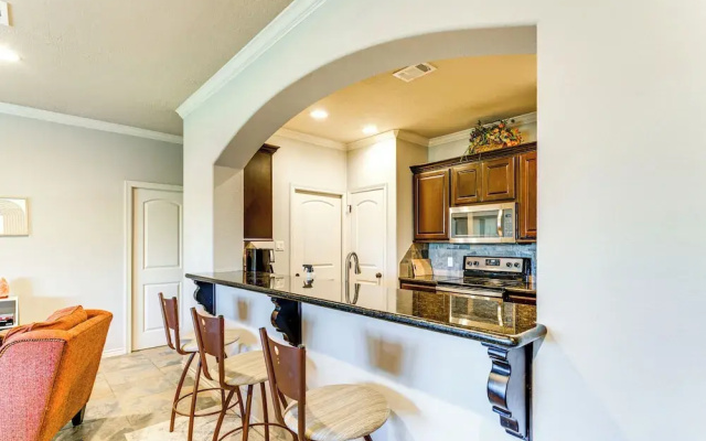 Spacious & Family-friendly! Tamu Townhome w/ Yard