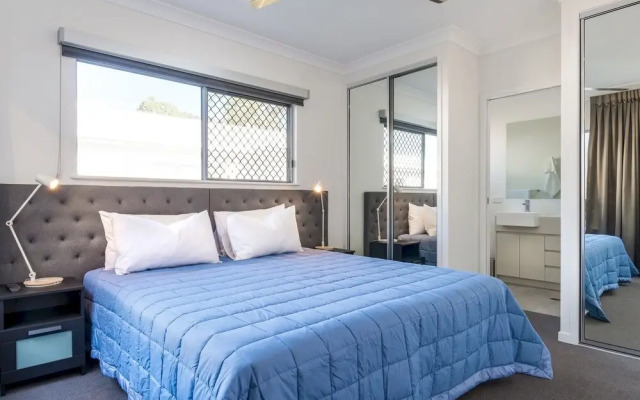 Blue Lagoon Villa B in Trinity Beach