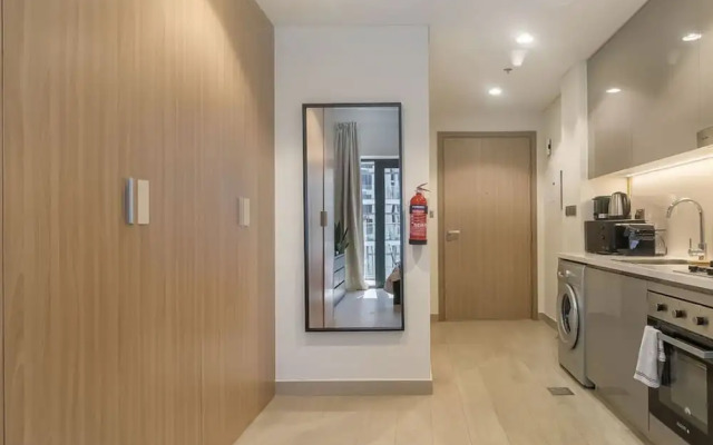 Elegant Studio w Balcony View Near Downtown Dubai