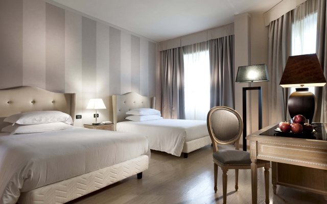Отель C-hotels Ambasciatori