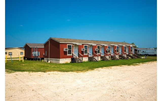 American Best Inn By OYO I-35 Perry near Lake McMurtry