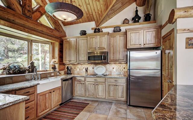 Discovery Lodge by RedAwning