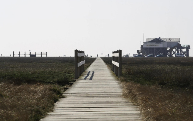 Apartment, Tating in Tating