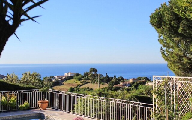 A Gorgeous, 2-bedroom Apartment in a Villa With Beautiful sea View and