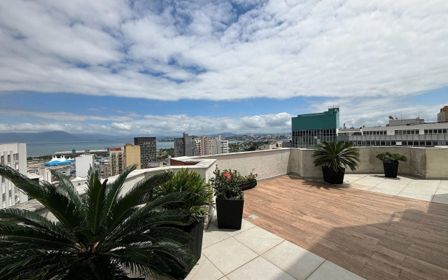 Apto com piscina no centro de Floripa PCE0406