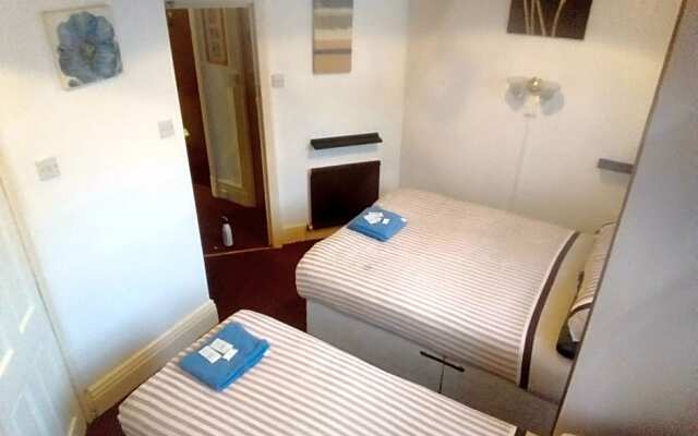 MyRoomz Golden Strand Hotel