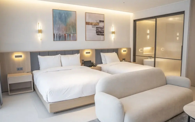 Wave M Hotel West