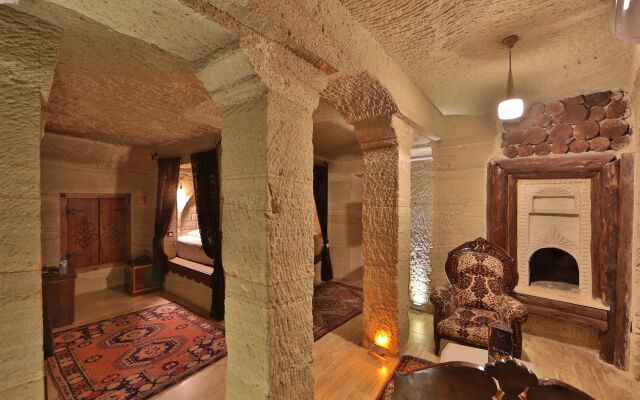 Holiday Cave Hotel