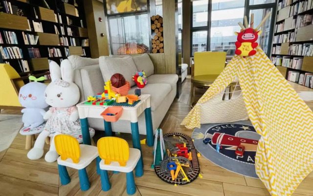 Little Lujiazui Atour Hotel