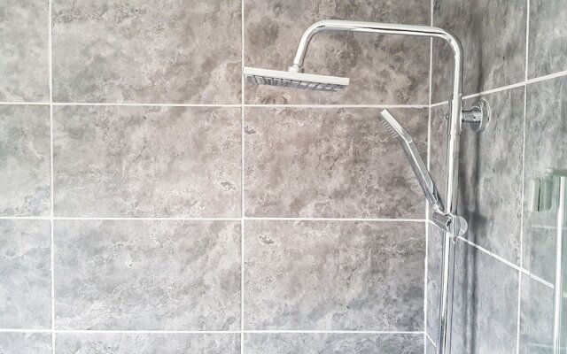 Ideal Home away in Smithalls, Bolton