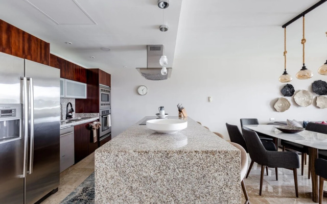 Casa El Secreto 2 Bedroom Condo by Redawning