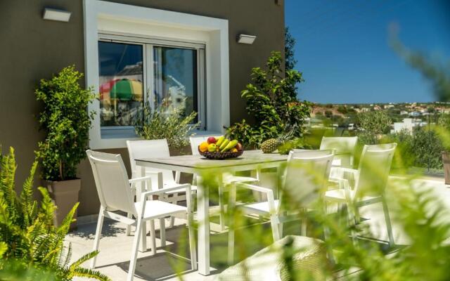 Thomas Villa Hersonissos - Private Pool - Sleeps 6