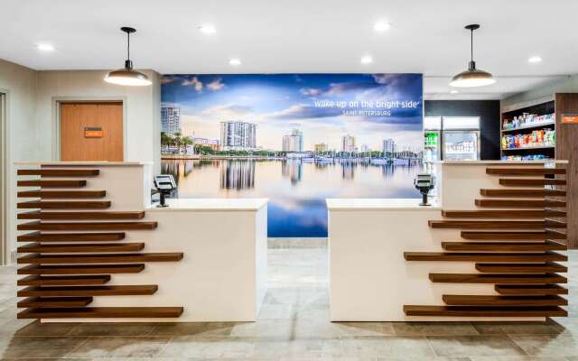 La Quinta Inn & Suites by Wyndham St. Petersburg Northeast