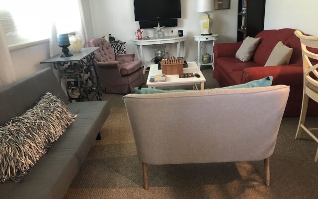 Brushwood House by Smith Point Beach