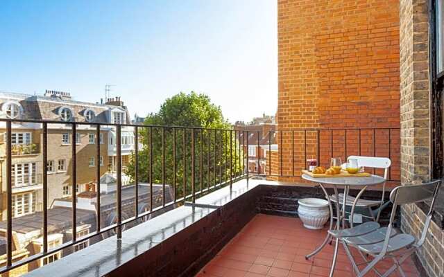 Sloane Street by CAPITAL