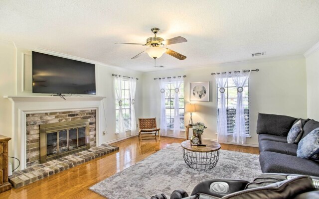 Pet-friendly Houston Rental w/ Private Patio!