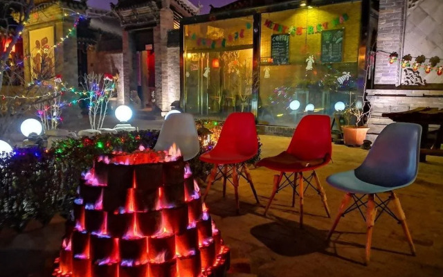 City Wall Old House.Ji Residence