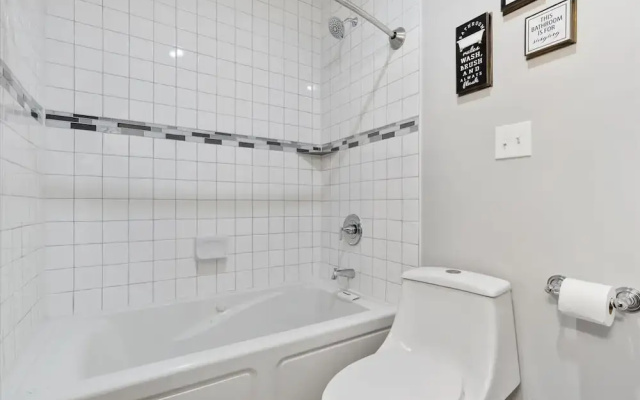 Charm City Homestay In Washington Village