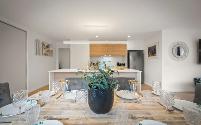 Gorgeous 4 Bedroom House - Blackmans Bay