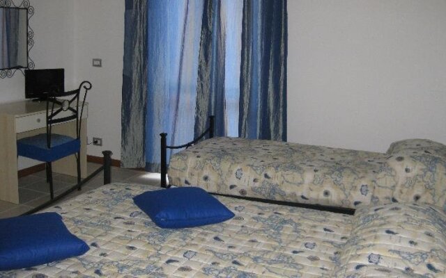 A Due Passi Dal Mare B&B