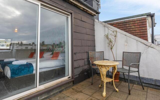 Seabright Townhouse | By My Getaways | Parking for one car
