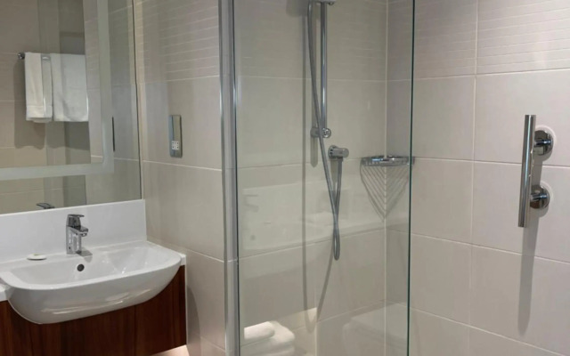 Courtyard by Marriott London Heathrow Airport