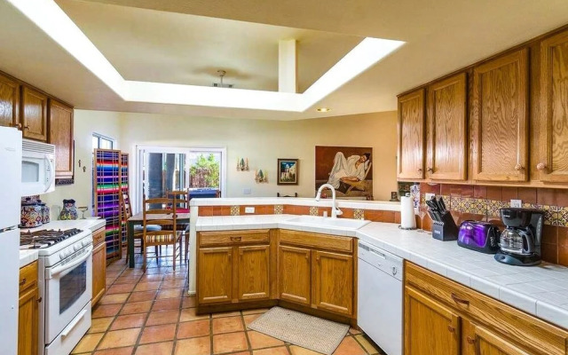 La Quinta House by RedAwning