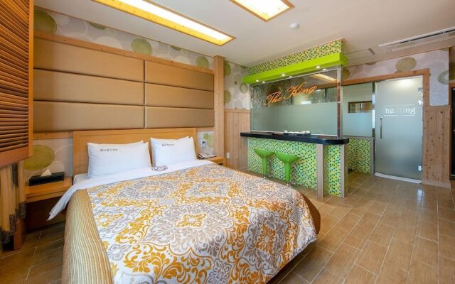 Yeosu King Pension Tel