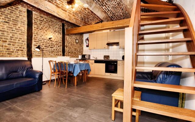 Pleasing Holiday Home in Richelle With Garden, Terrace, BBQ
