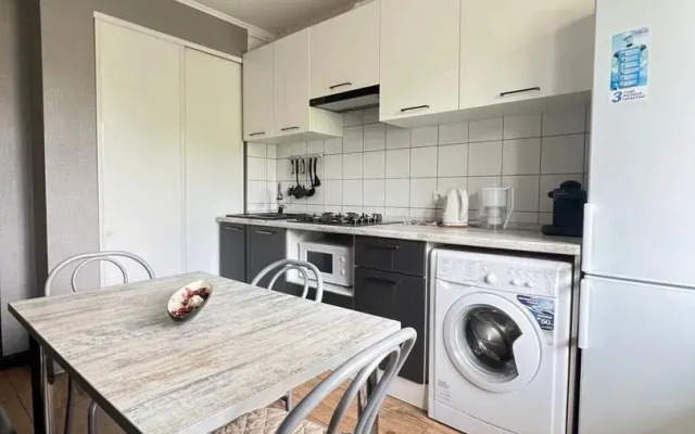 Apartments on 18 Matrosova Street