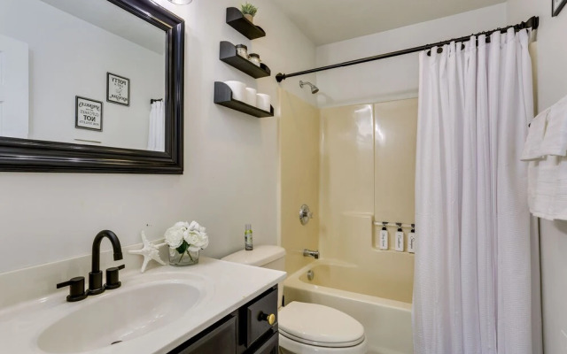 Pet-friendly Pocono Vacation Rental w/ Lake Access