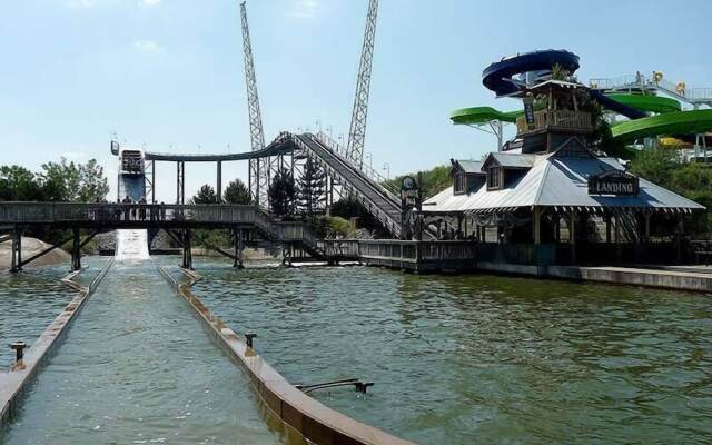 Darien Lake Lodge on the Lake
