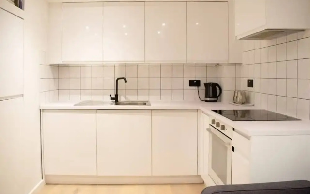 Sunny 1 Bedroom Apartment In Fun Neighbourhood
