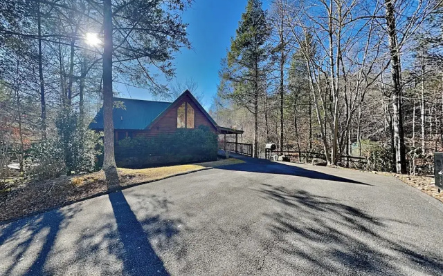 Smoky Bear Hideaway by Jackson Mountain Rentals