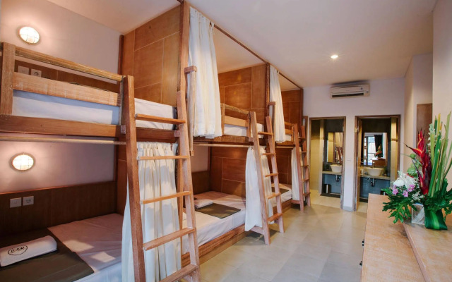 Lokal Bali Hostel