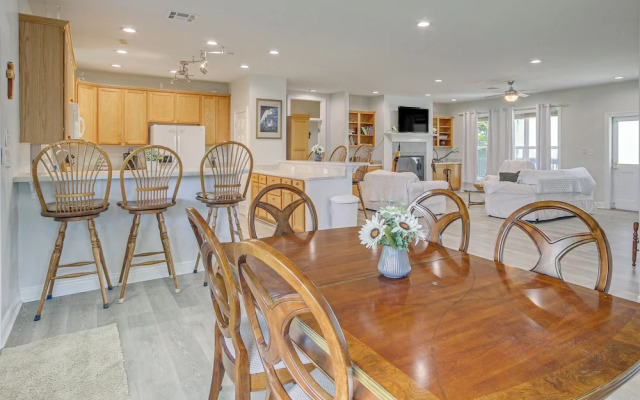 Waveland Vacation Rental - Walk to the Beach!