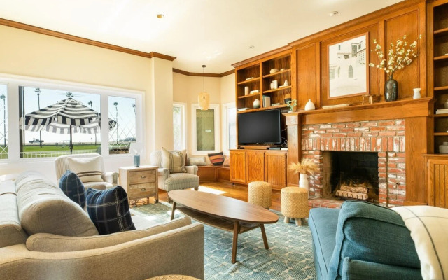 Sea Glass by AvantStay