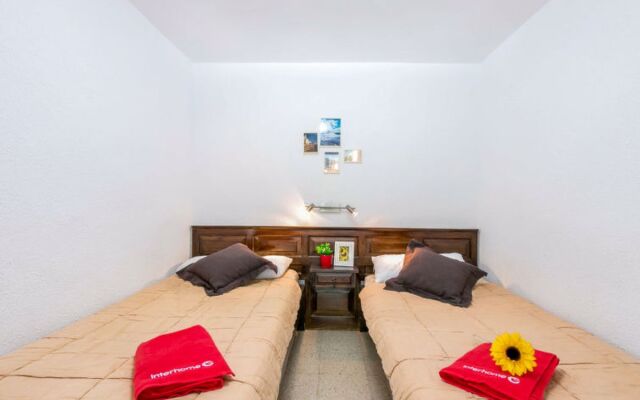 Roses Holiday Center 20816