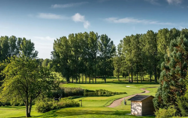 Le Pavillon Du Golf D'Arras