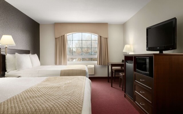 Days Inn & Suites by Wyndham Brandon