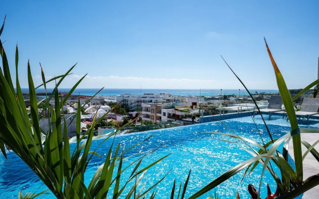 Menesse Town Tower 203 1 Bedroom Condo