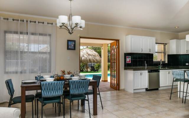 Stylish Villa, Private Pool, Bbq, Privacy