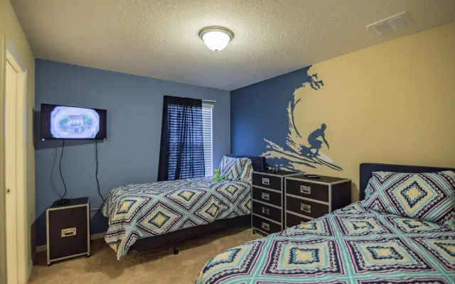 4970 Trafalgar Village