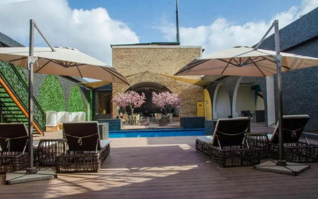 Best Western Plus Meridian Hotel