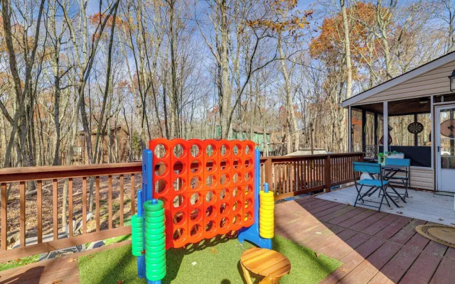 Grill & Games: Family Home in East Stroudsburg!