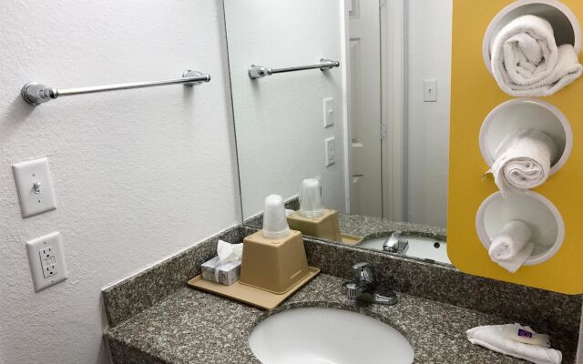 Studio 6 Bryan, TX - University Area