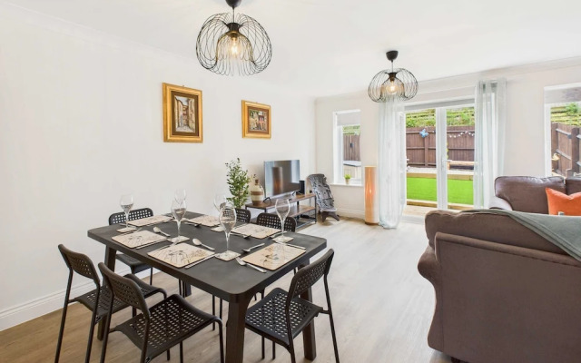 Host Stay Clearwell Gardens