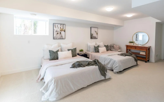 DT 3-lvl Townhouse w Rooftop Patio