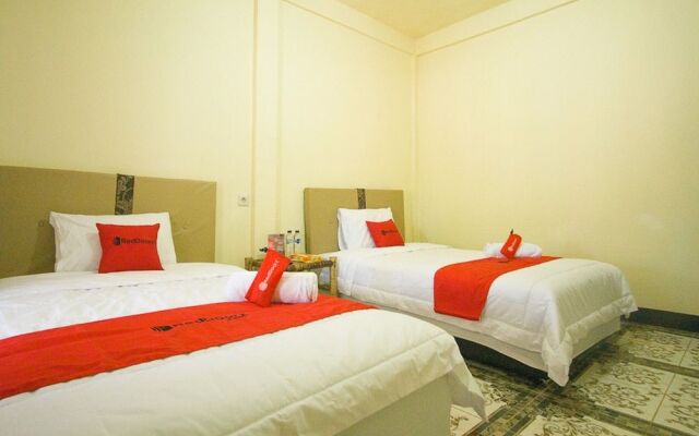 RedDoorz @ Mawun Street Kuta